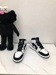 Jordan 1 Mid White Black